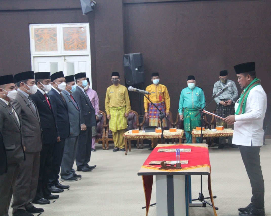 You are currently viewing Bupati Pelalawan Melantik dan Mengambil  Sumpah/Janji Pejabat Di Lingkungan Pemerintah Kabupaten Pelalawan