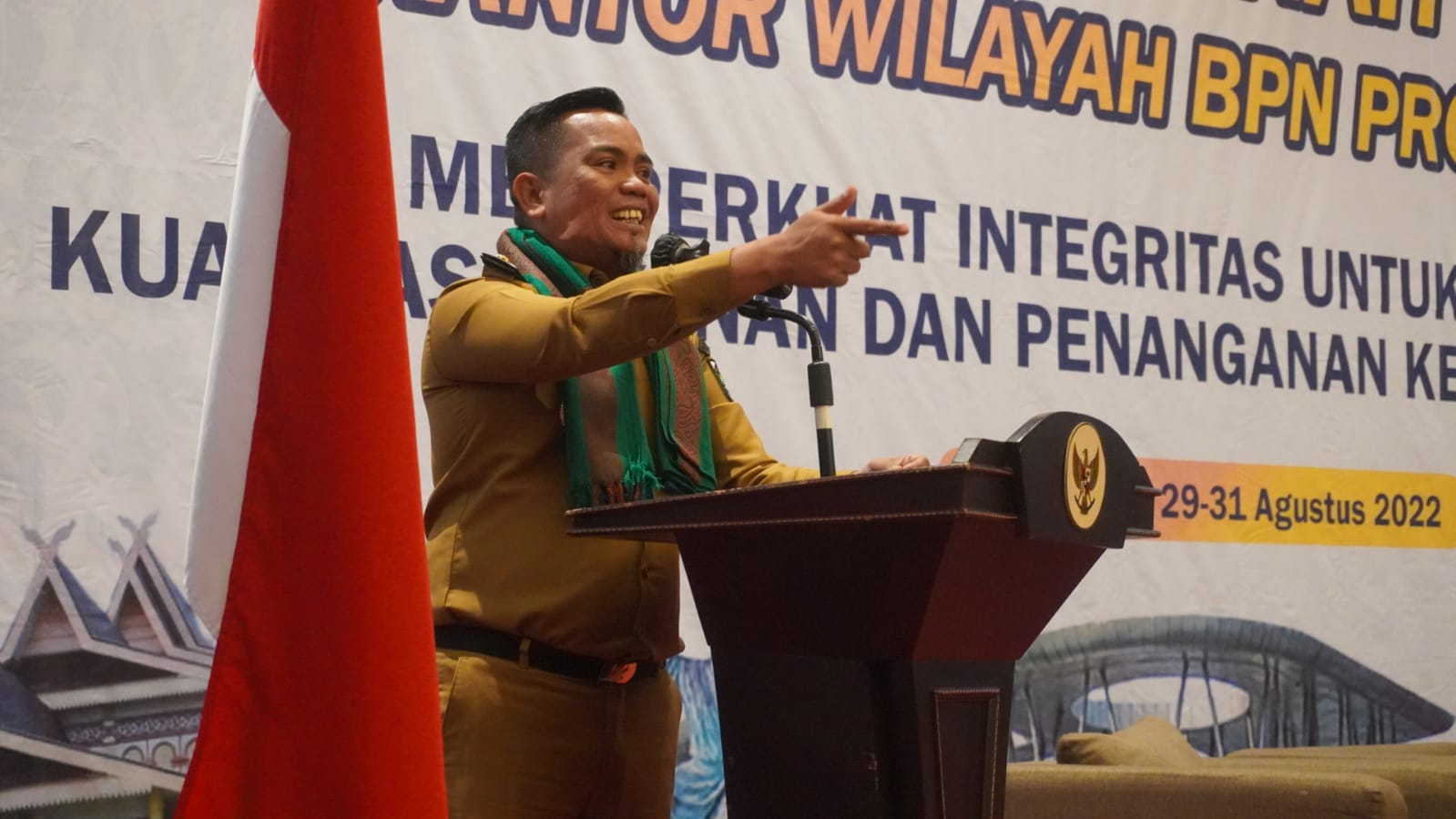 You are currently viewing Bupati Pelalawan Hadir dan Menjadi Narasumber RAKERDA Wilayah Badan Pertanahan Nasional Provinsi Riau