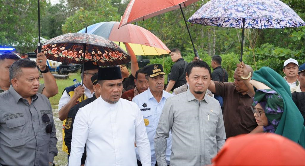 You are currently viewing Bupati dan Wakil Bupati Pelalawan Menerima Kunjungan Kerja Komisi V DPR RI dan Gubernur Riau