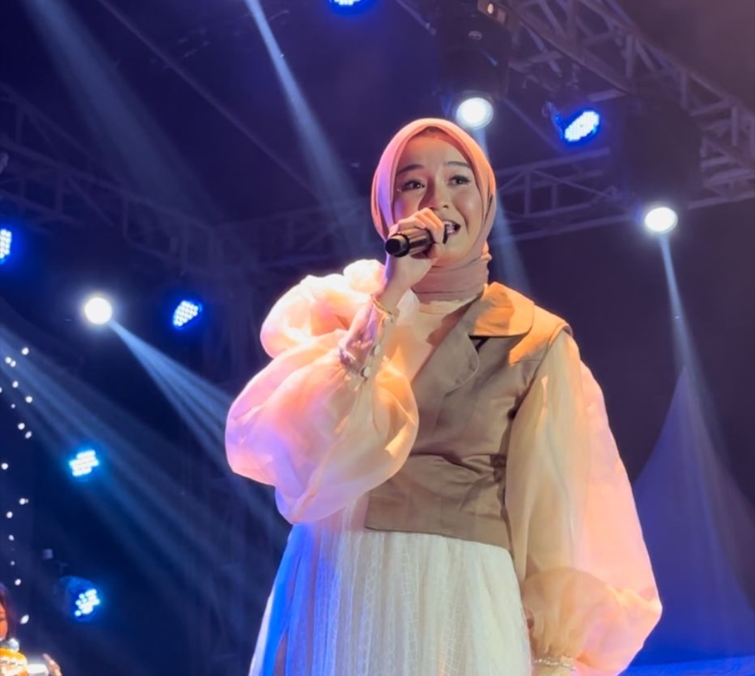 You are currently viewing Malam Puncak Helat Pelalawan Tahun 2023, Salma Idol Sukses Hibur Ratusan Ribu Masyakarat