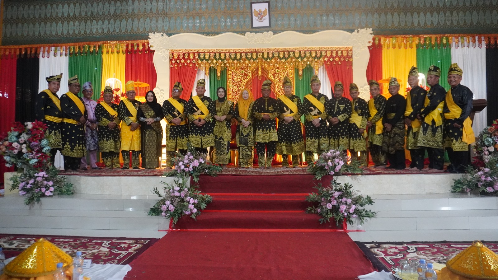 You are currently viewing Bupati Pelalawan Hadiri Acara Pemberian Gelar Adat Kehormatan Melayu Kabupaten Pelalawan