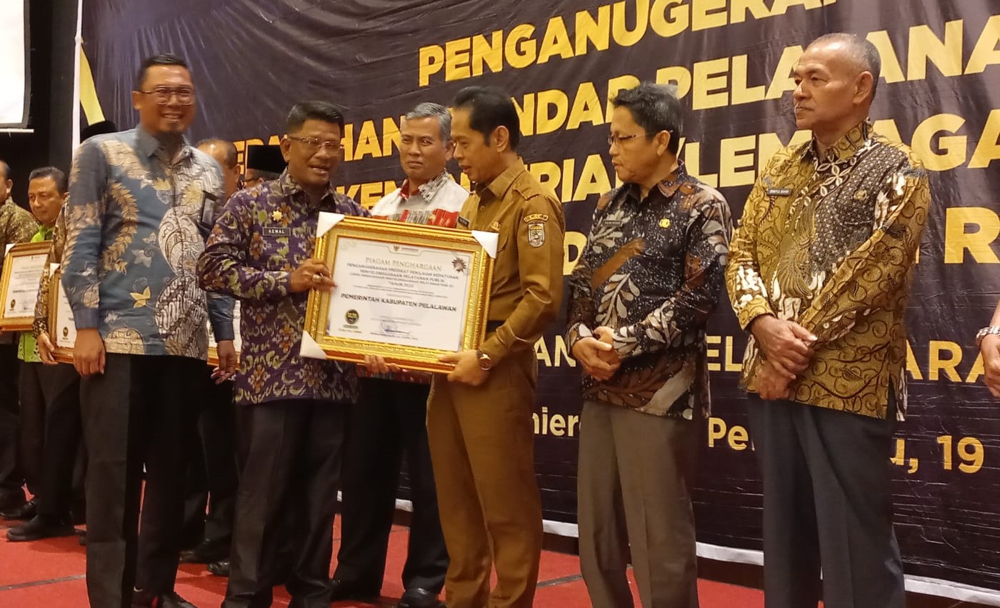 You are currently viewing Kabupaten Pelalawan Raih Penghargaan Penilaian Kepatuhan Penyelenggaraan Pelayanan Publik