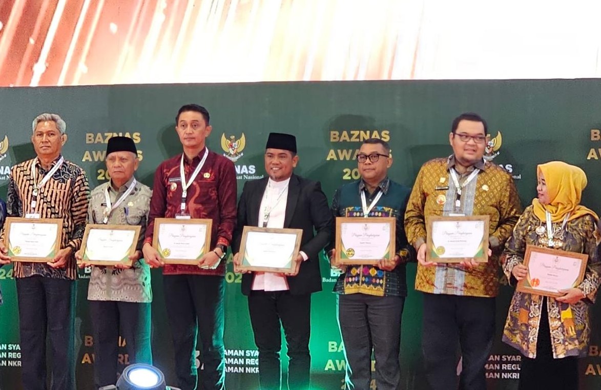 You are currently viewing Bupati Pelalawan Berhasil Raih Penghargaan BAZNAS Award 2024