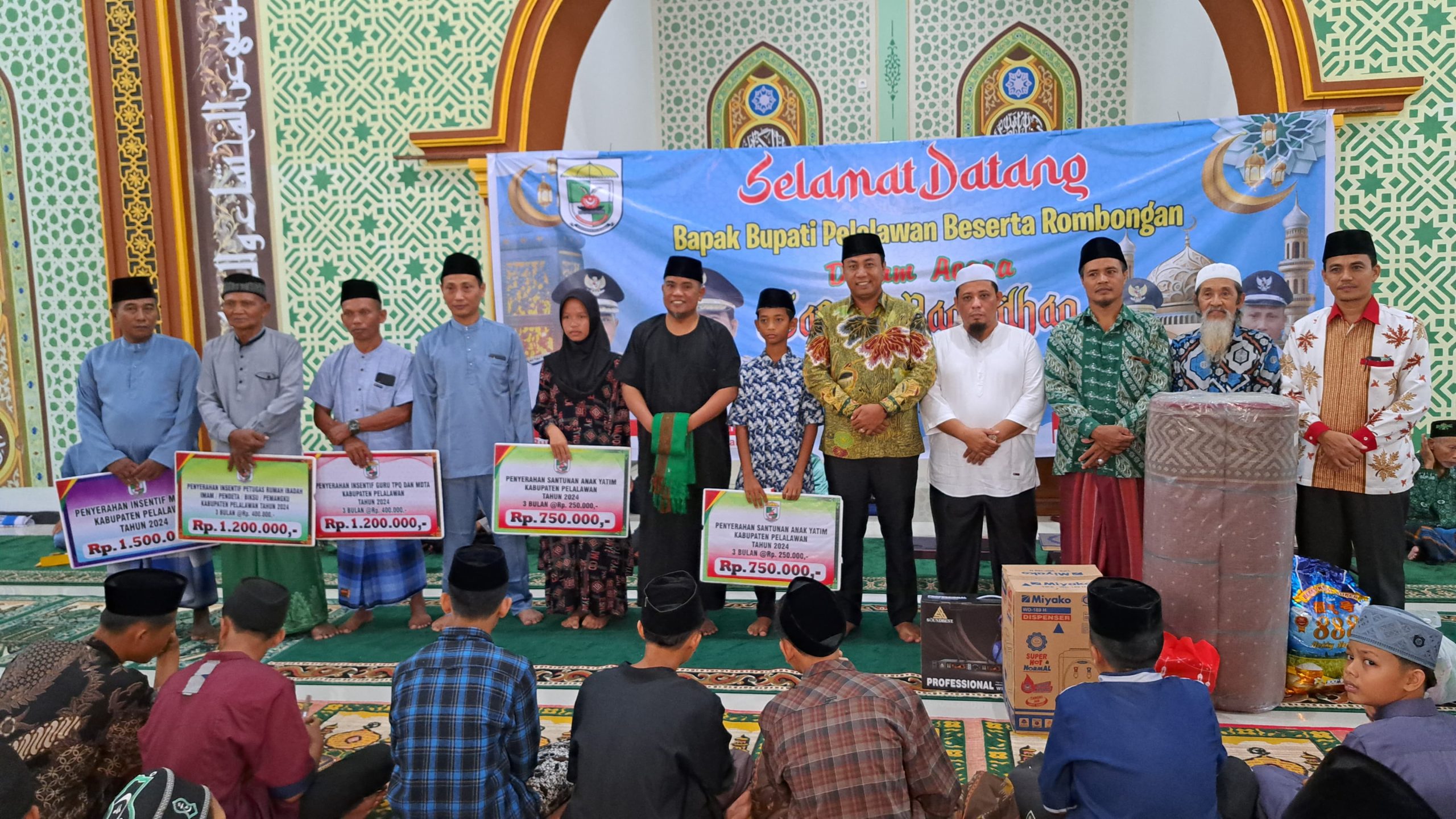 You are currently viewing Safari Ramadan ke Desa Mayang Sari, Bupati Zukri : Jangan ada anak yatim yang terlantar