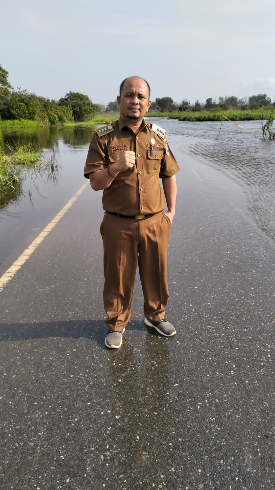 You are currently viewing Camat Tinjau Kondisi Banjir Di Kecamatan Langgam