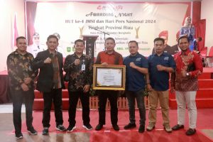 Read more about the article Bupati Pelalawan Menerima Piagam Penghargaan JMSI Awards 2024