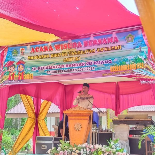 Camat Bandar Sei Kijang Hadiri Acara Wisuda MDTA Se-Kecamatan Bandar Sei Kijang Tahun 2023/2024