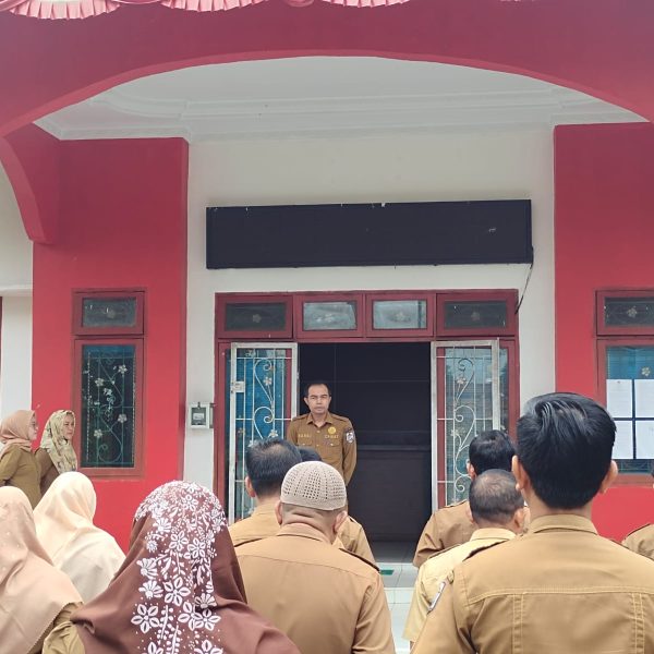 Camat Bandar Petalangan Pimpin Apel Pagi