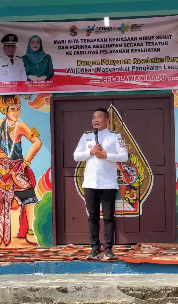 You are currently viewing Buka Kegiatan Gerakan Intervensi Serentak Pencegahan Stunting Dan Pelayanan Kesehatan Bergerak Di Desa Sari Mulya, Bupati Pelalawan Boyong Dokter Spesialis Penyakit Dalam Untuk Layani Masyarakat