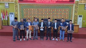 Read more about the article Bupati Pelalawan Serahkan 2 Ranperda Tahun 2024 Pada Rapat Paripurna Bersama DPRD