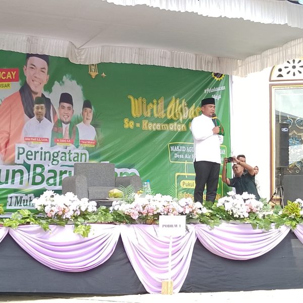 Bupati Pelalawan Hadiri Wirid Akbar Dalam Rangka Peringatan Tahun Baru Islam 1446 H Di Desa Air Hitam