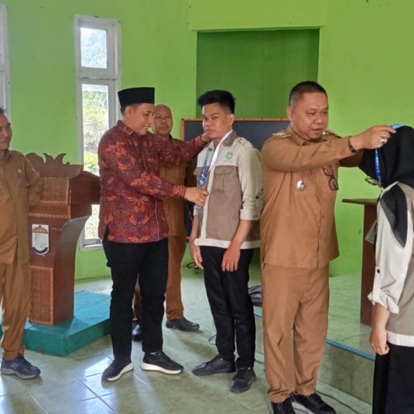 Camat Teluk Meranti Sambut Kedatangan Mahasiswa KKN UIN Suska Riau Tahun 2024