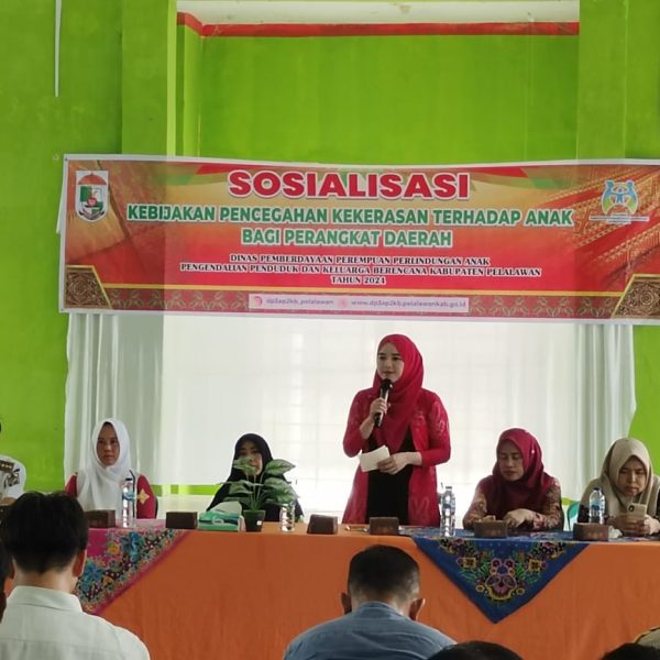 Ketua TP-PKK Pelalawan Hadiri Sosialisasi Kebijakan Pencegahan Kekerasan Terhadap Anak Bagi Perangkat Daerah Di Kecamatan Bandar Petalangan