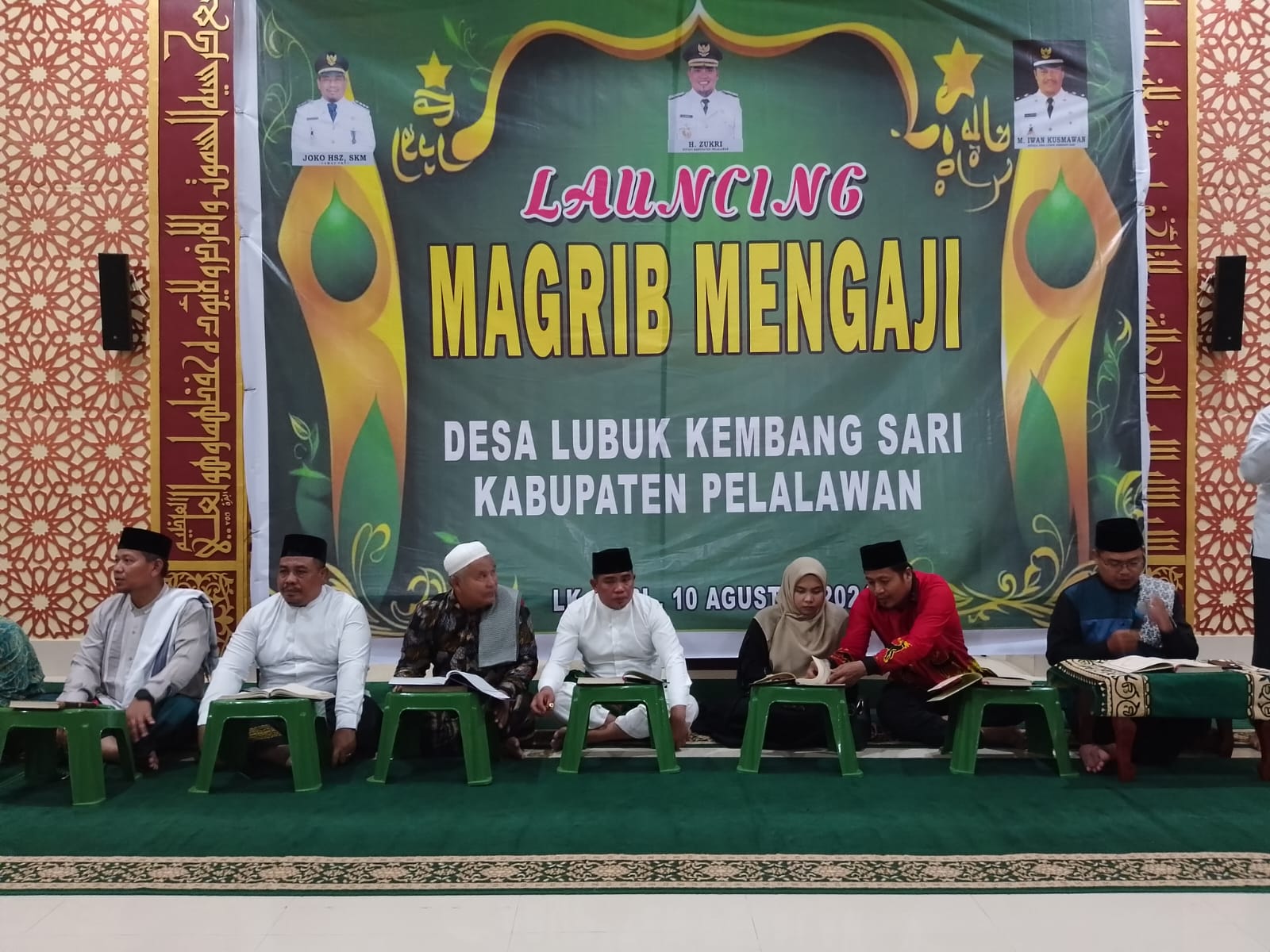 You are currently viewing Maghrib Mengaji Di Masjid Al-Mujahidin Desa Lubuk Kembang Sari, Ini Pesan Bupati Zukri