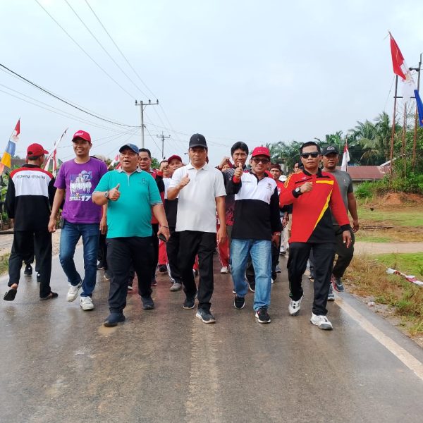 Pemerintahan Kecamatan Kerumutan Taja Jalan Santai dan Senam Sehat Bersama Masyarakat