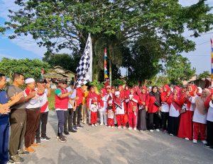 Read more about the article Bupati Pelalawan Rayakan HUT Desa Simpang Beringin Ke-19 Tahun 2024 Dengan Jalan Santai Dan Senam Sehat Bersama Masyarakat