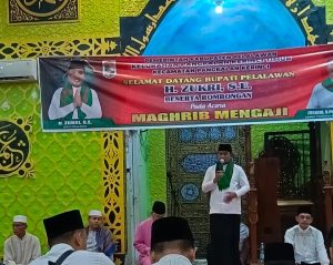 Read more about the article Bupati Laksanakan Kegiatan Magrib Mengaji bersama Jamaah Masjid Ar Raudah