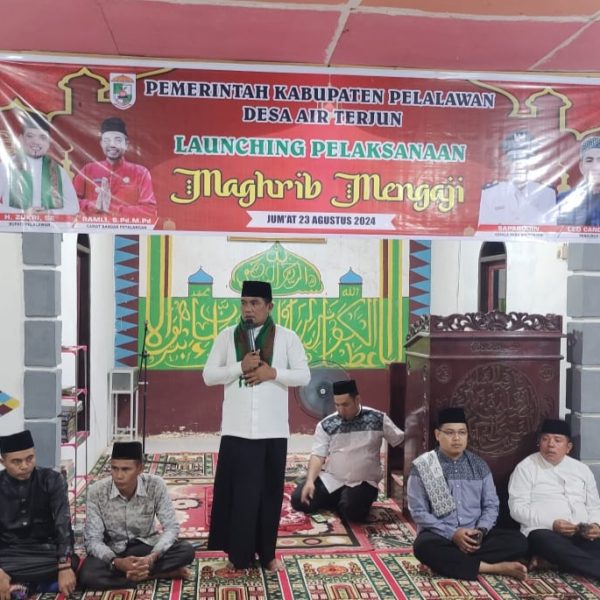 Bupati Pelalawan Hadiri Kegiatan Magrib Mengaji Di Bandar Petalangan