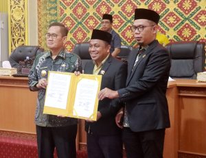 Read more about the article Pemkab Pelalawan Dan DPRD Tandatangani Nota KUPA Dan PPAS-APBD Perubahan Tahun Anggaran 2024