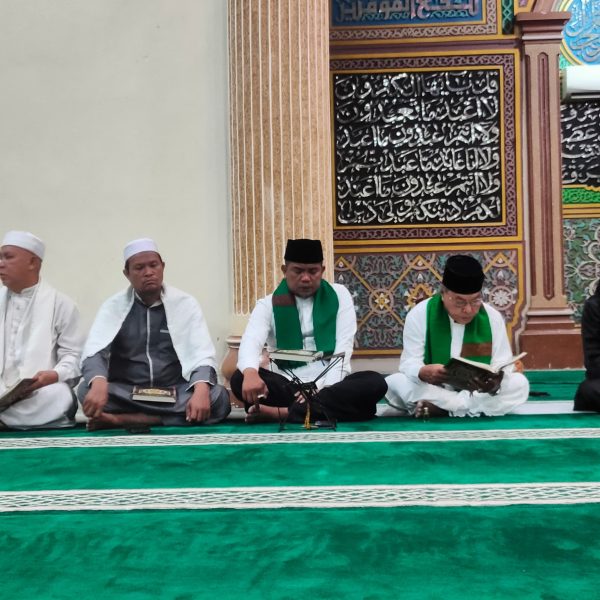 Bupati Zukri Laksanakan Kegiatan Magrib Mengaji Bersama Masyarakat Kelurahan Langgam