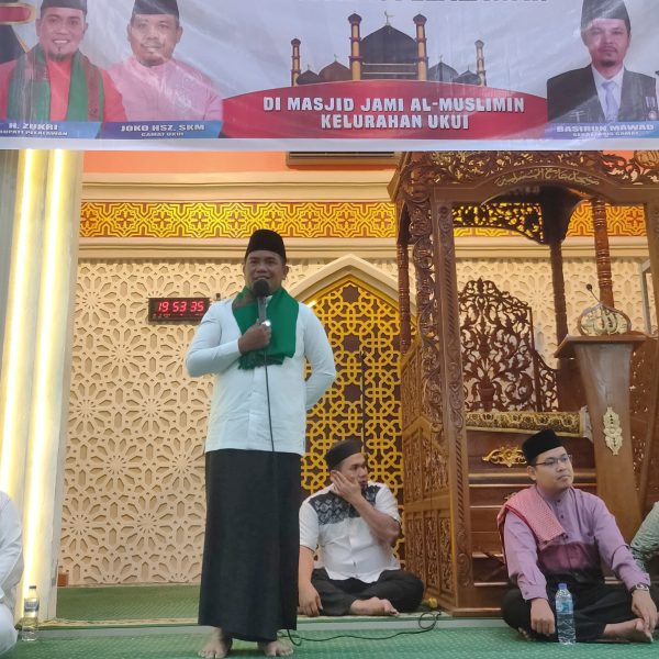 Laksanakan Maghrib Mengaji Bersama Masyarakat, Bupati Zukri Sampaikan Pemimpin Harus Menjadi Contoh Dan Tauladan Bagi Masyarakatnya