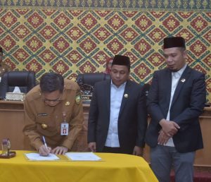 Read more about the article Pjs. Bupati Hadiri Rapat Paripurna Rancangan Perubahan Perda Perubahan Anggaran Tahun Anggaran 2024