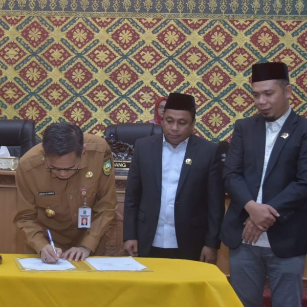 Pjs. Bupati Hadiri Rapat Paripurna Rancangan Perubahan Perda Perubahan Anggaran Tahun Anggaran 2024