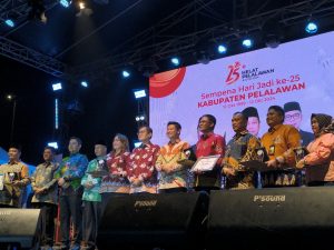 Read more about the article Dimeriahkan Oleh Band Ungu, Ribuan Masyarakat Antusias Saksikan Acara Puncak Helat Pelalawan Tahun 2024