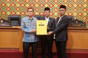 Read more about the article Pjs. Bupati Pelalawan Tandatangani Nota Kesepakatan Antara Pemkab Pelalawan Dengan DPRD Kabupaten Pelalawan Tentang KUA Dan PPAS Tahun Anggaran 2025