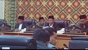 Read more about the article Bupati Zukri Hadiri Rapat Paripurna Pengesahan APBD Tahun Anggaran 2025 Oleh DPRD Pelalawan