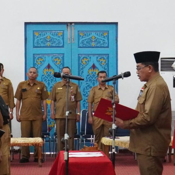 Pj. Sekda Pelalawan Lantik Pejabat Fungsional dan Pegawai PPPK Pada Penghujung Tahun 2024