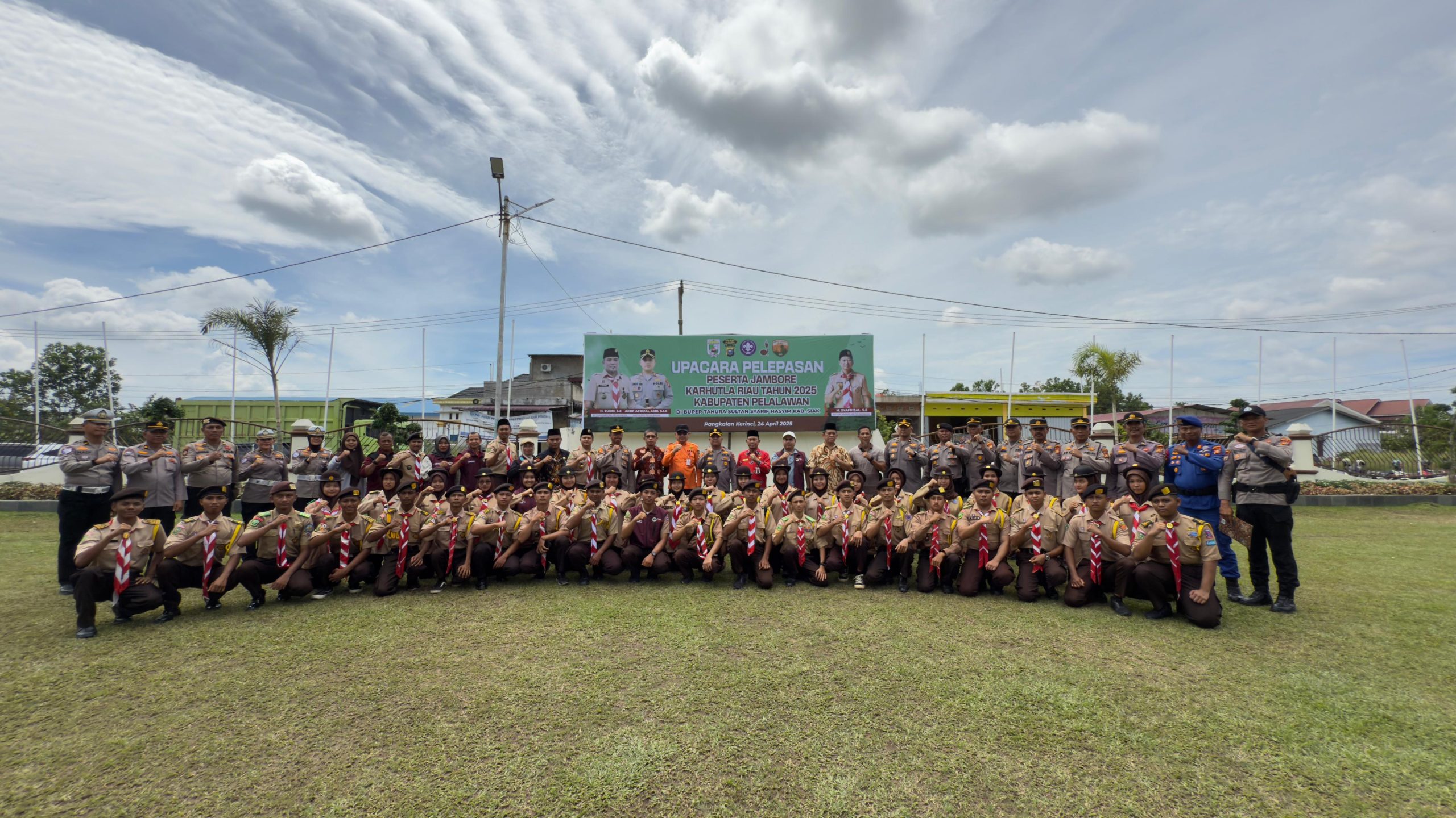 You are currently viewing Pemerintah Kabupaten Pelalawan Ikuti Upacara Pelepasan Peserta Jambore Karhutla Riau Tahun 2025
