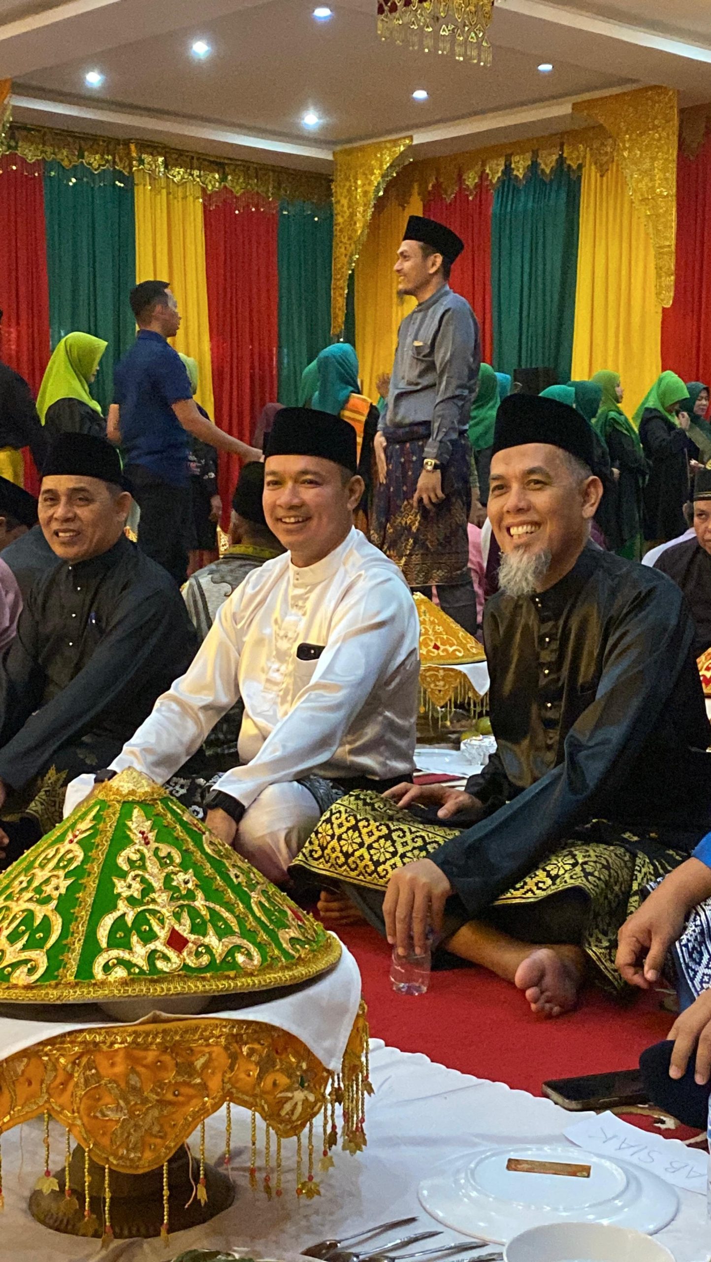 You are currently viewing Wakil Bupati Pelalawan Hadiri Acara Adat Tepuk Tepung Tawar Menyambut Kedatangan Menteri Kehutanan Di Balai Adat LAM Riau
