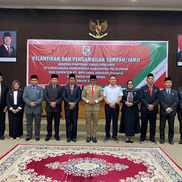 Lantik 7 Pejabat Eselon II dan Direktur Bank BPR Dana Amanah, Bupati Zukri Tegaskan Untuk Kerja Keras, Cerdas Dan Ikhlas