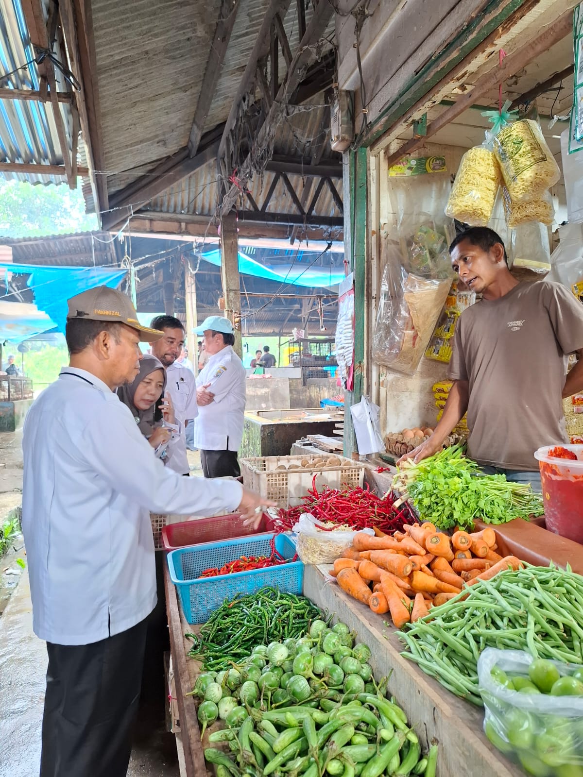 Read more about the article Asisten II Kecamatan Pangkalan Kerinci Terkait Lonjakan Harga Cabai