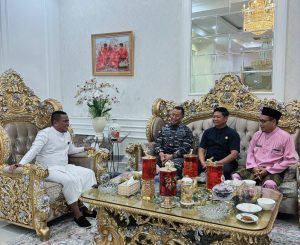Read more about the article Bupati Pelalawan H. Zukri Terima Kunjungan Komandan Lanal Dumai