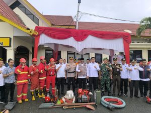 Read more about the article Bupati Zukri Bersama Kapolres Pelalawan Pimpin Apel Kesiapsiagaan Penanganan Karhutla Tahun 2025