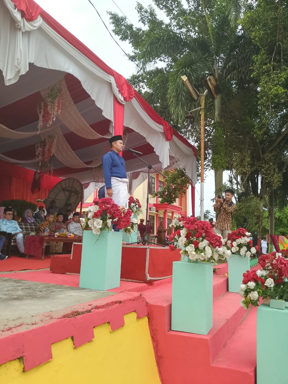 Read more about the article Wakil Bupati Husni Tamrin Pimpin Upacara Peringatan Hardiknas 2025 Di Kecamatan Pangkalan Kuras