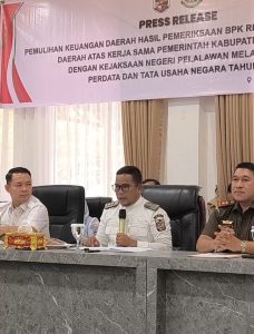 Read more about the article Bupati Pelalawan H. Zukri Gelar Konferensi Pers Pemulihan Keuangan Daerah Hasil Pemeriksaan BPK RI dan Penagihan Tunggakan Pajak Daerah