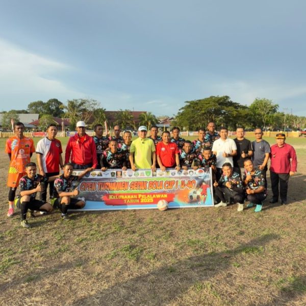 Wakil Bupati Pelalawan Resmi Buka Open Turnamen Sepak Bola U-40 Tahun 2025
