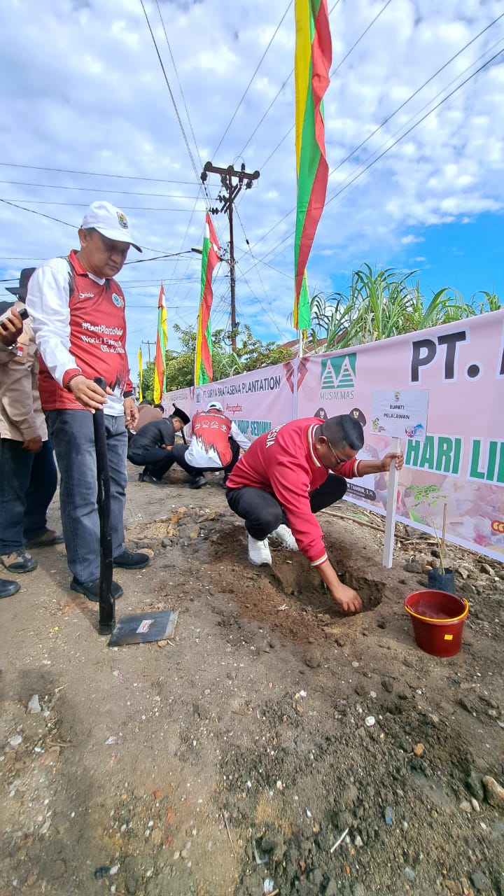You are currently viewing Bupati Pelalawan Pimpin Apel Peringatan Hari Lingkungan Hidup Sedunia Tahun 2025