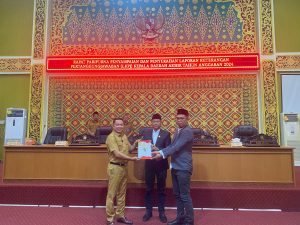 Read more about the article Wakil Bupati Pelalawan Sampaikan LKPJ Akhir Tahun Anggaran 2024 Dalam Rapat Paripurna DPRD