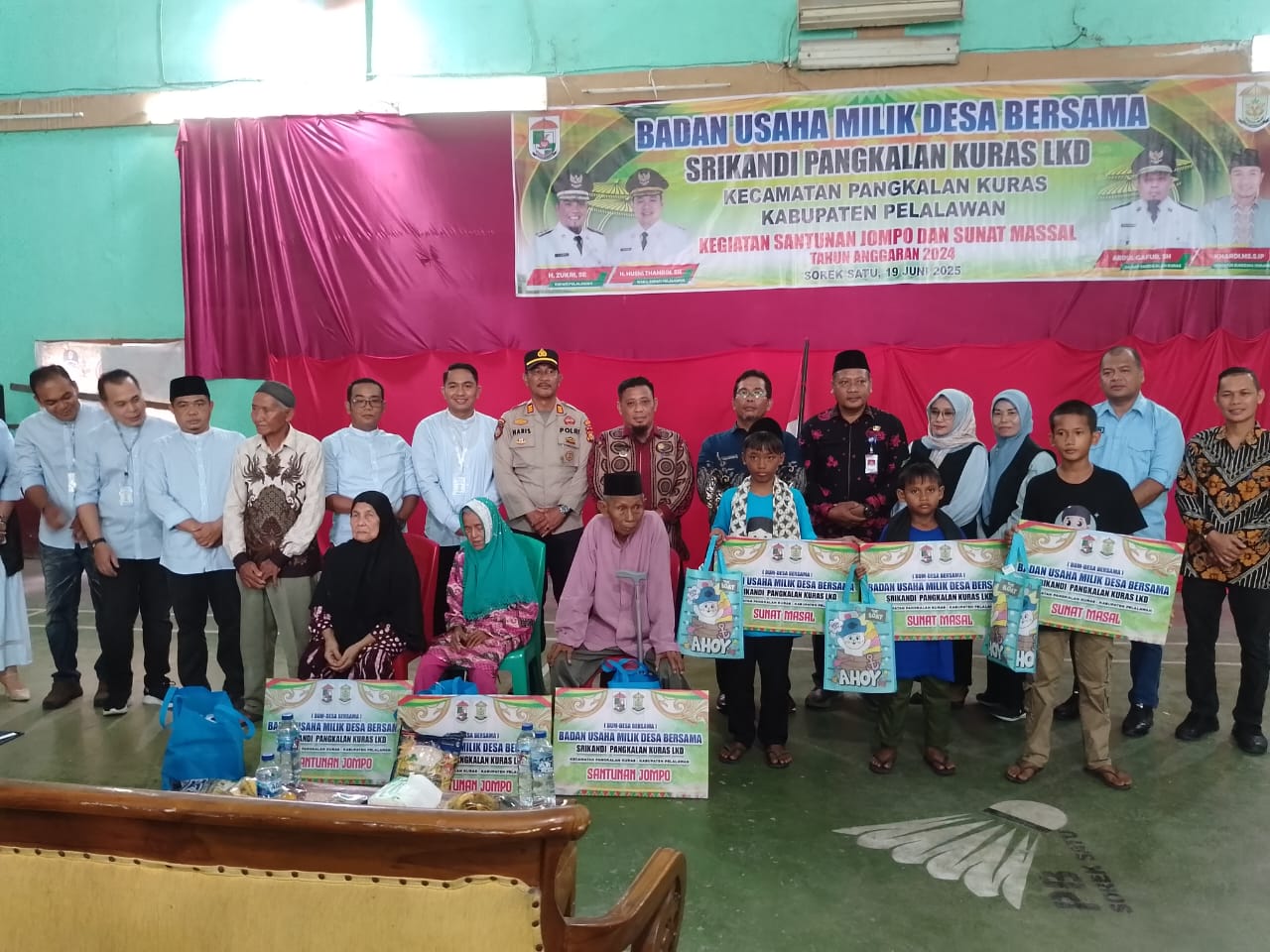 You are currently viewing Badan Usaha Milik Desa Bersama Srikandi Pangkalan Kuras LKD, Taja Kegiatan Santunan Jompo Dan Sunat Massal TA. 2024