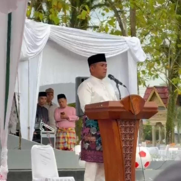 Sholat Idul Adha Di Lapangan Mini Soccer Pangkalan Kerinci, Ini Kata Bupati Zukri