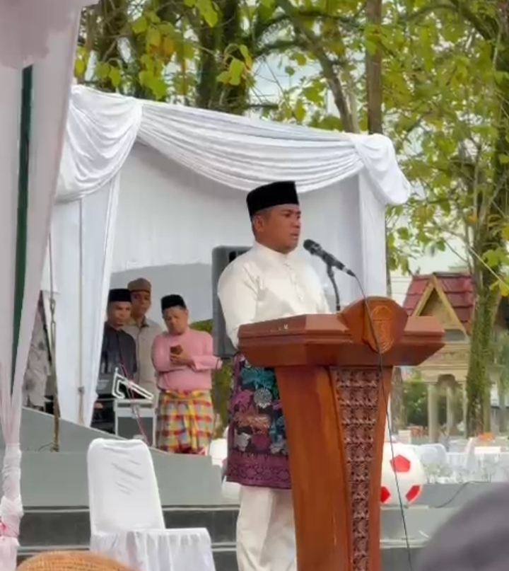 You are currently viewing Sholat Idul Adha Di Lapangan Mini Soccer Pangkalan Kerinci, Ini Kata Bupati Zukri