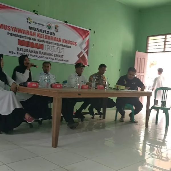 Hadiri Muskelsus Pembentukan Koperasi Merah Putih Di Kelurahan Rawang Empat, Camat Bandar Petalangan Sampaikan Beberapa Pesan