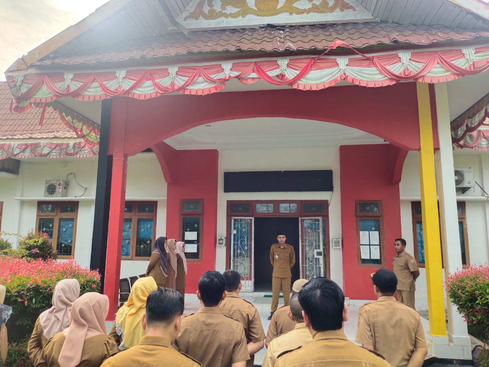 Read more about the article Camat Bandar Petalangan Pimpin Apel Pagi
