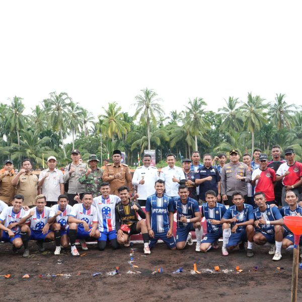 Bupati Pelalawan H. Zukri Resmi Tutup Turnamen Labuhan Bilik Cup XII Di Teluk Meranti