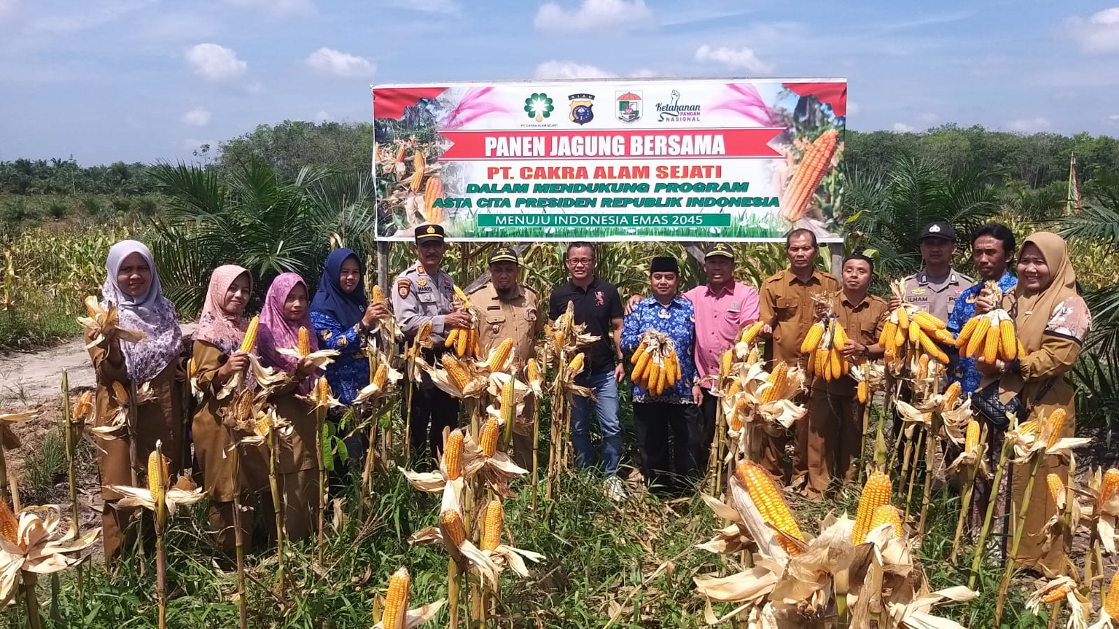 Read more about the article Plt Camat Pangkalan Kuras Abdul Gafur, SH, Apresiasi PT. CAS Atas Kontribusi Dan Dukungan Pada Program Ketahanan Pangan Nasional