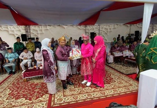 Bupati dan Wakil Bupati Pelalawan Hadiri Pelepasan Pawai Ta’aruf MTQ ke-43 Tingkat Provinsi Riau Di Bengkalis